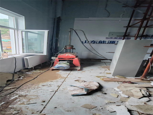 同心地基基础下沉墙体裂缝加固注浆顶升施工